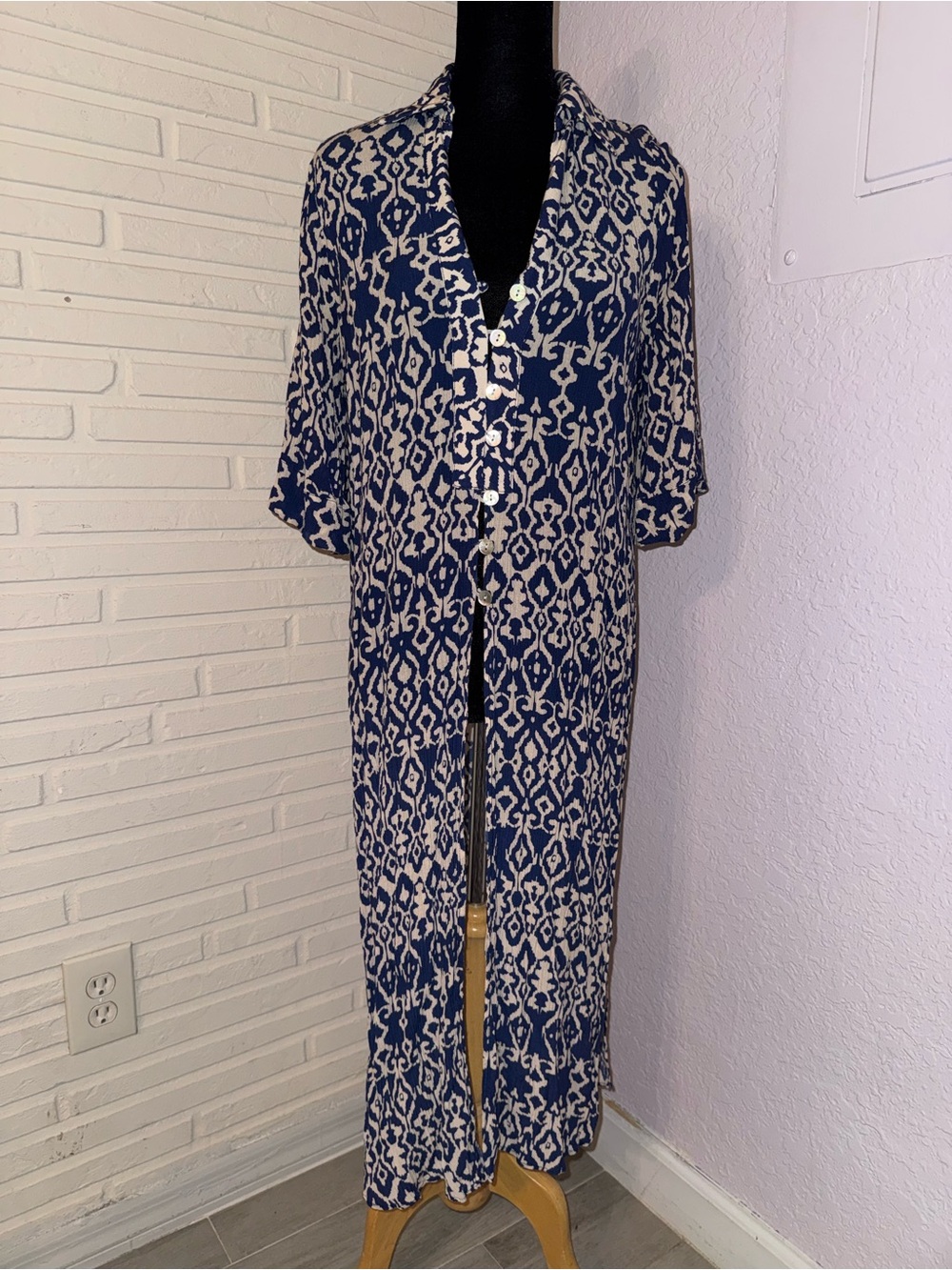 Zara Blue and Cream Patterned Long Button-Front Tunic, women’s size small